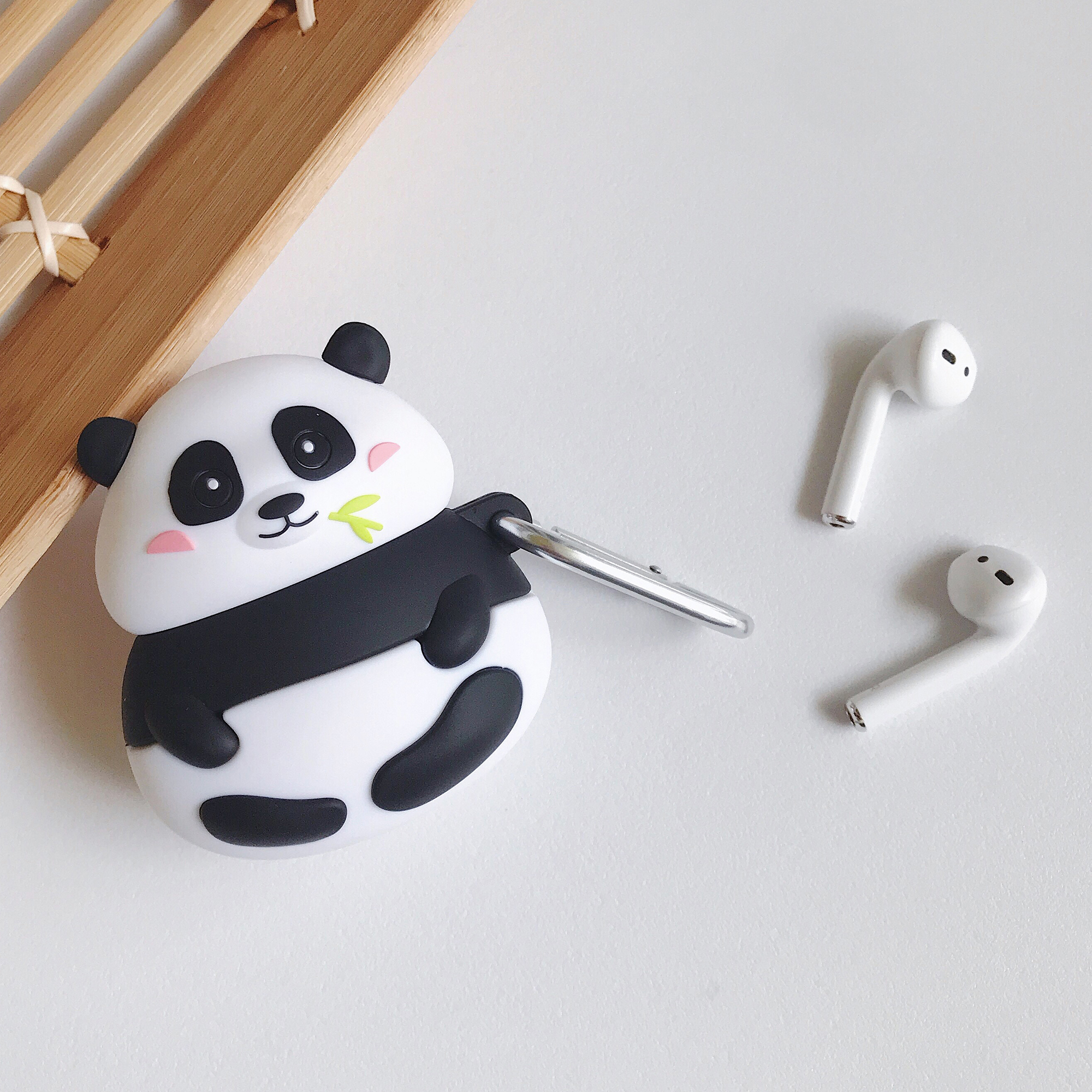 Силиконовый Корпус Животных С Крюком Для Apple Airpods С Корпусом Зарядки (2019) / (2016) / Case Wireless Case (2019) - Панда, Apple AirPods with Charging Case (2019)
Силиконовый Корпус Животных С Крюком Для Apple Airpods С Корпусом Зарядки (2019) / (2016) / Case Wireless Case (2019) - Панда, Apple AirPods with Charging Case (2019)