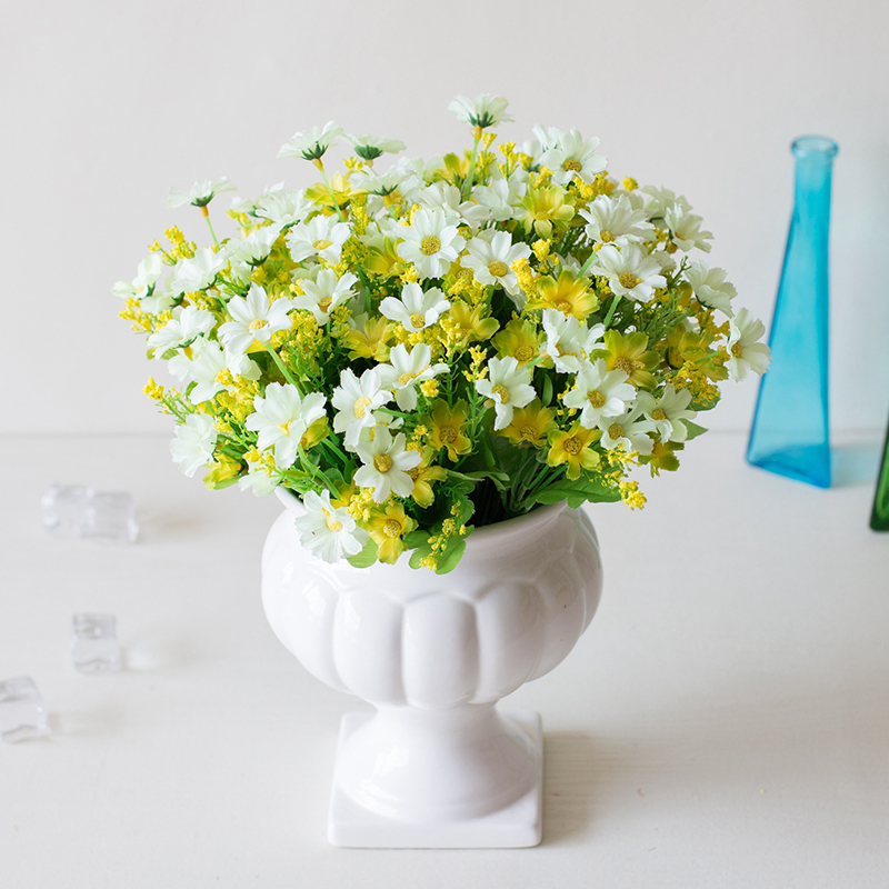 

Classic Artificial Simulation Daisy Flowers for Home Room Garden Lintel Decoration - White and Yellow
