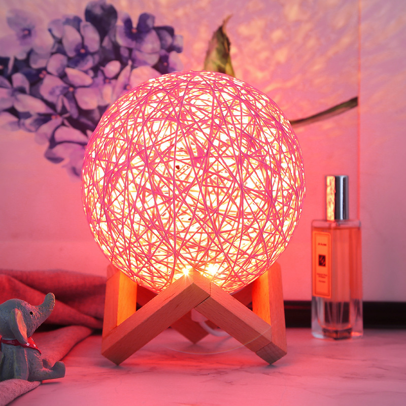 

Стиль Мяча Sepak Takraw Night Light USB Зарядки Настольный Стол - Розовый