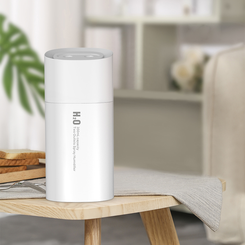 

H05 Simple Dual Outlets Spray Portable Mini Humidifier - White