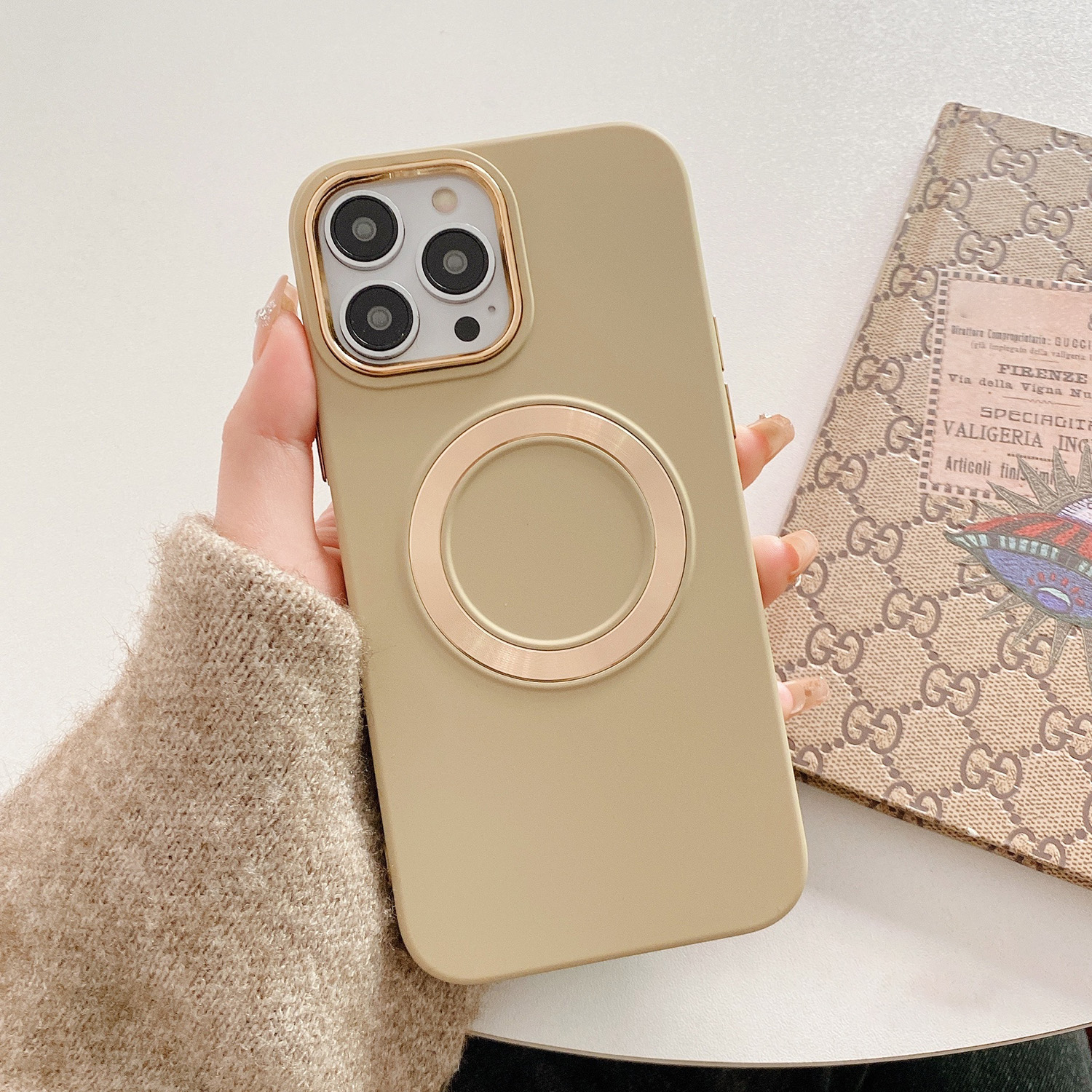 

Für Iphone 14 Pro Magnetic TPU -hülle Flüssige Silikontextur -elektroplationskameramameramamera -schutz Telefonabdeckung - Gold, iPhone 14 Pro