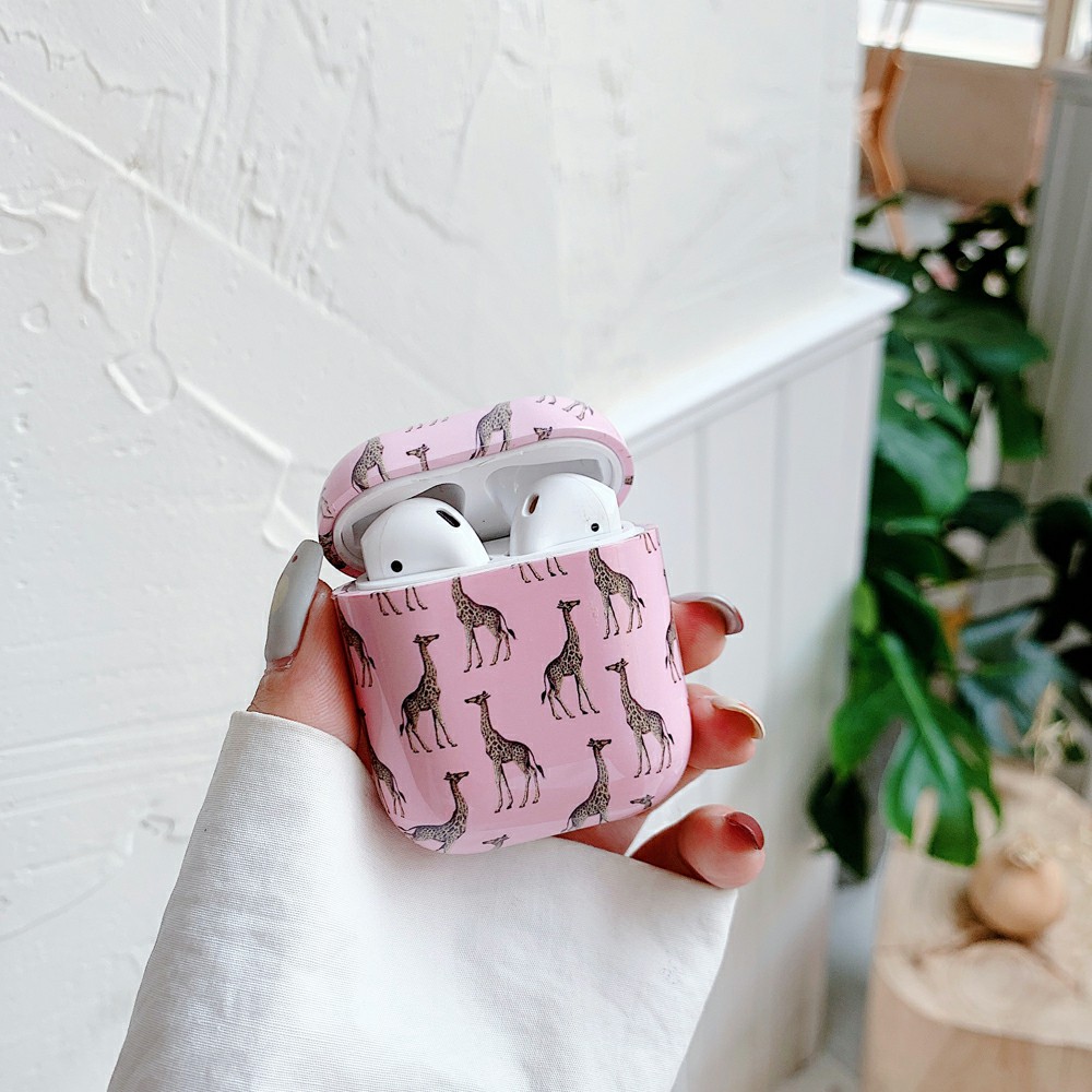 

Phance Printing Design PC Защитный Чехол Для Apple AirPods С Зарядным Видом (2019) / Apple Airpods С Чехол В Зарядке (2016) (2019) - Жирафа, Apple AirPods with Wireless Charging Case (2019)